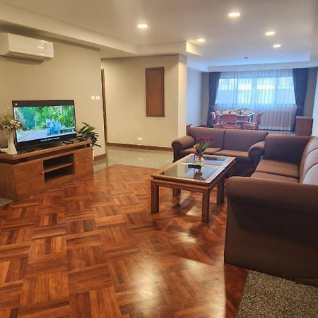 United Tower Thonglor By Aspira Apartment Bangkok Exterior photo