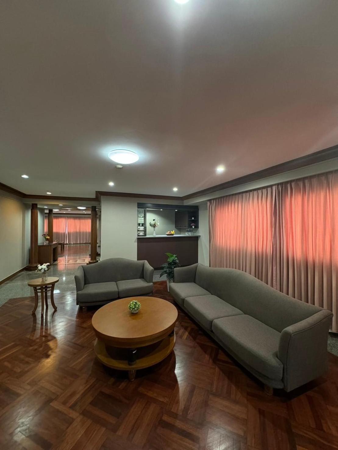 United Tower Thonglor By Aspira Apartment Bangkok Exterior photo