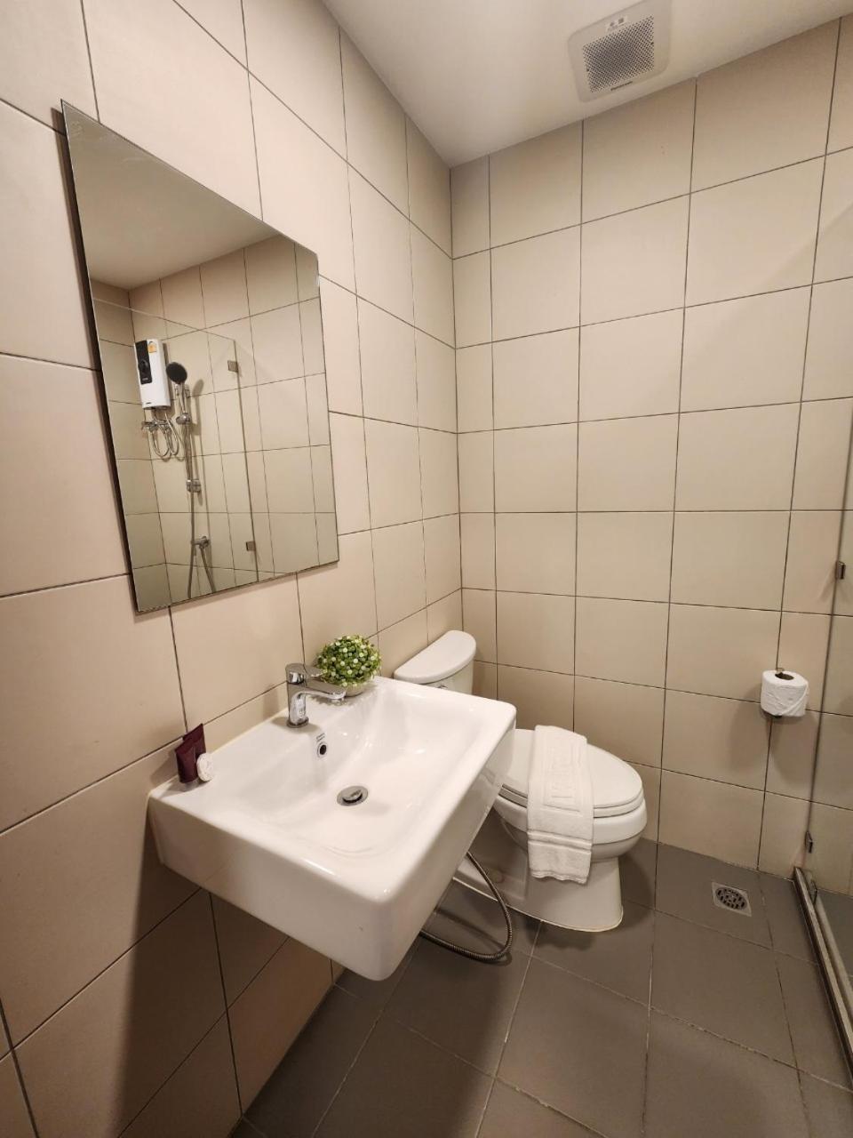United Tower Thonglor By Aspira Apartment Bangkok Exterior photo