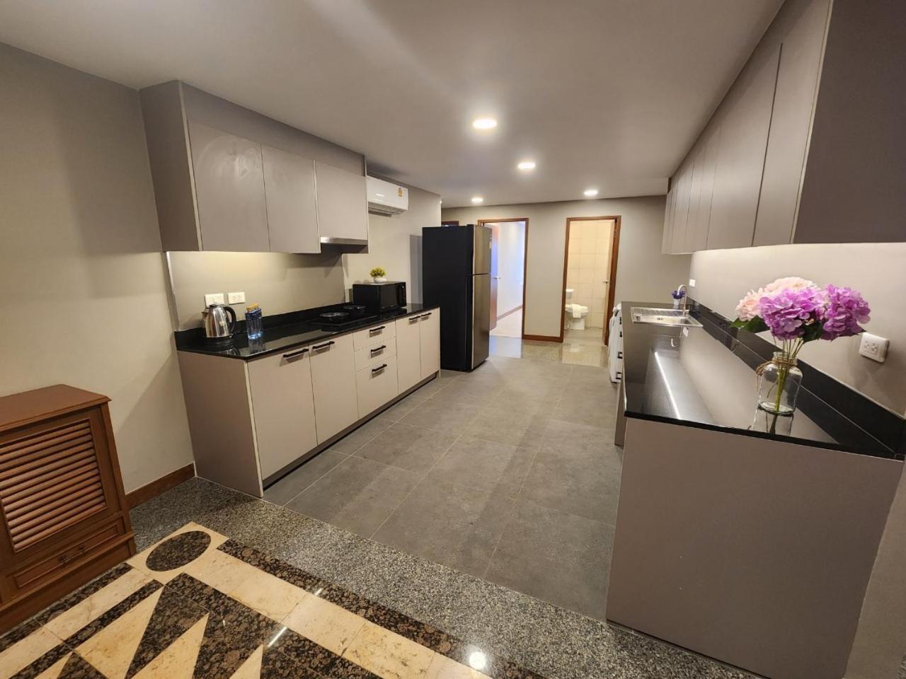 United Tower Thonglor By Aspira Apartment Bangkok Exterior photo